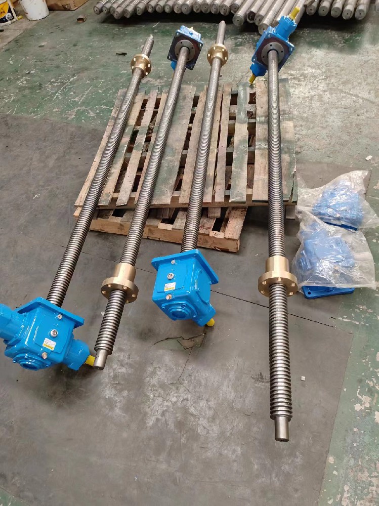 傘齒輪絲杆升降機的結構（gòu）